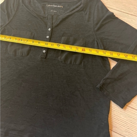 Calvin Klein basic black T with front pockets, button front. Size L - Picture 4 of 7